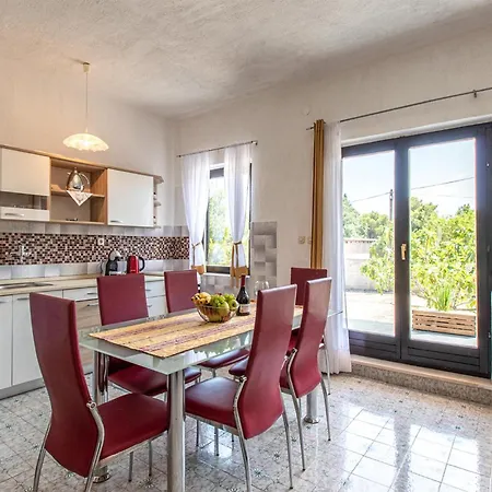 2 Bedroom Awesome In Seline