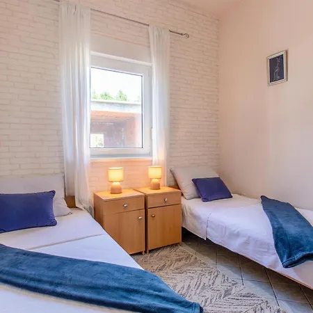 2 Bedroom Awesome In Holiday home